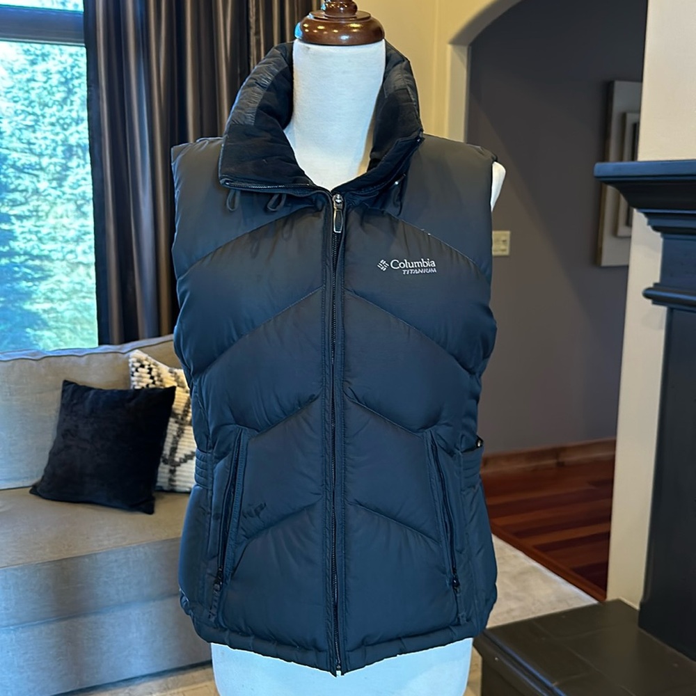 Columbia Titanium puffer vest size Small